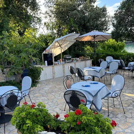 بيت ضيافة Figarola 3*